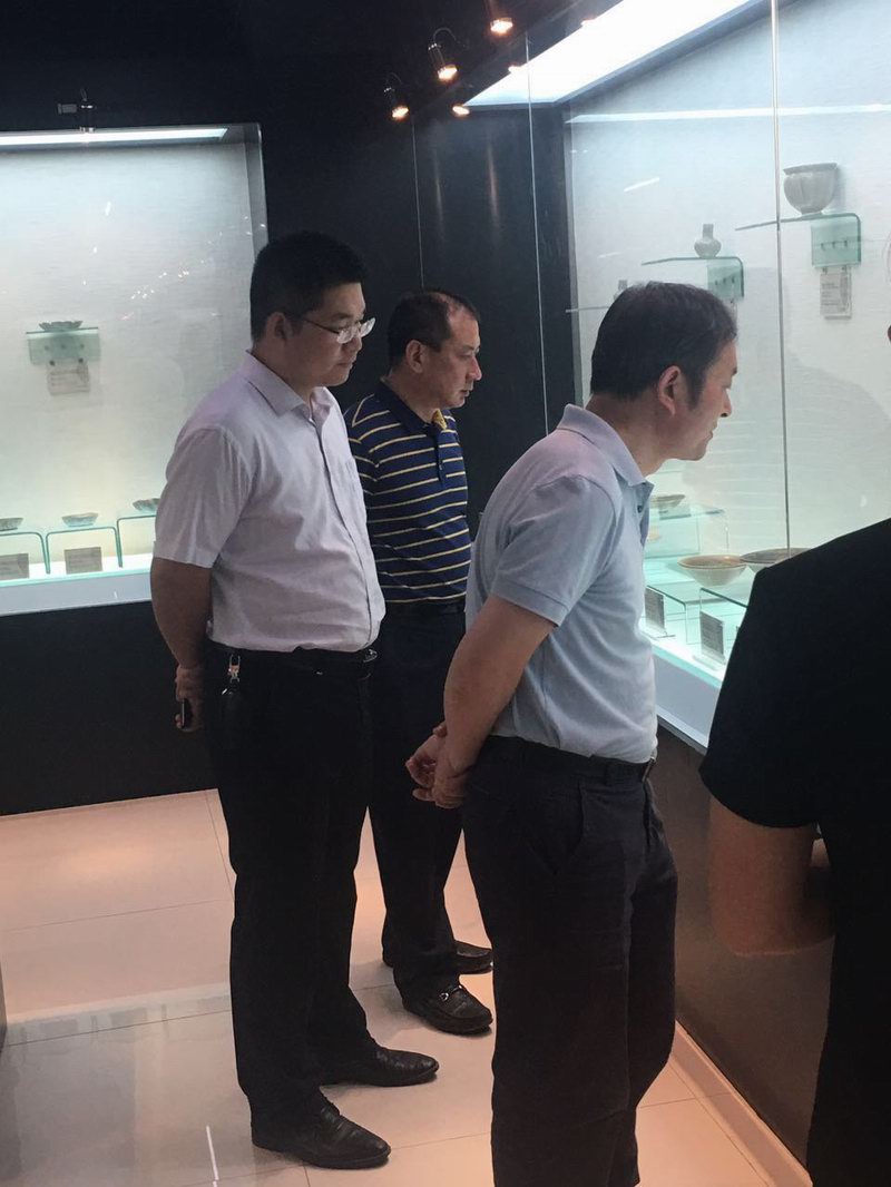 浙江省文物局副局长郑建华一行来访参观汝州青瓷博物館。