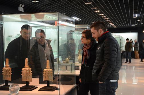 来自美国、法国、意大利、韩国、荷兰等13个国家的陶艺大师莅临参观青瓷博物馆