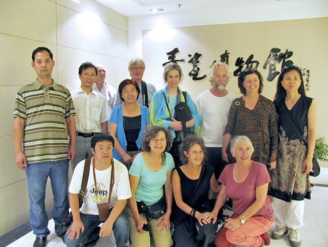 2013.9.14来自欧美、澳洲、台湾等12个国家和地区的国际陶艺专家学者来访参观青瓷博物馆